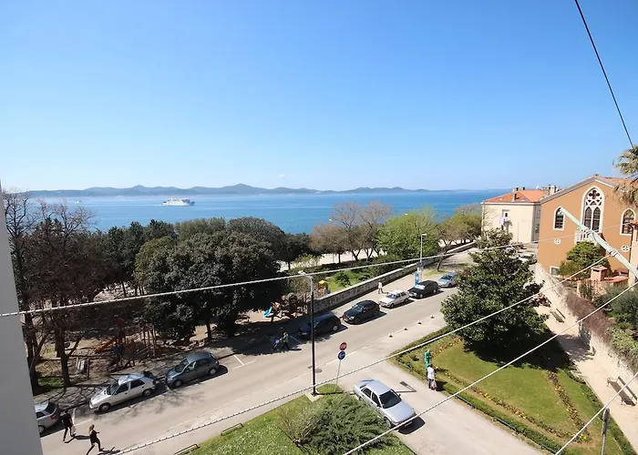 Vera With Sea View And Old Town View 자다르