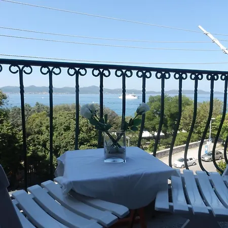 Vera With Sea View And Old Town View