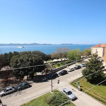 Vera With Sea View And Old Town View 扎达尔