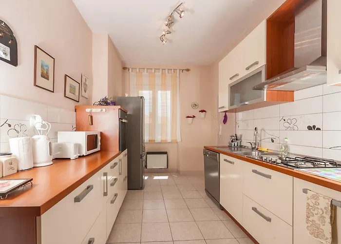 Апартаменты Vera With Sea View And Old Town View